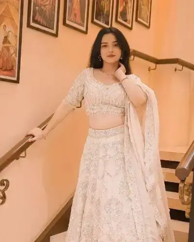 Escort Mominpura